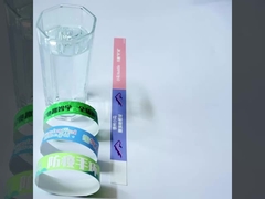 Εργοστάσιο χονδρικής Φεστιβάλ πρέπει να έχουν Custom Logo βραχιόλια με ακολουθητική αρίθμηση