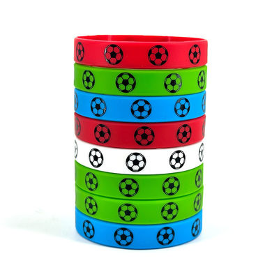 Εμφυτοποιημένα βραχιόλια από σιλικόνη Custom Soccer Ball Game Souvenir Gift Wrist Bands σε διάφορα χρώματα