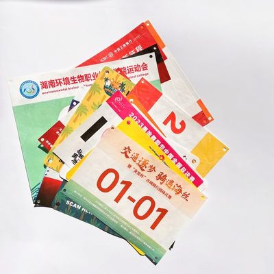 Αρθρογώνια ράτσα νούμερα Bib 0,5mm πάχος Προσωποποιημένο με εκτύπωση σε γρανίτα