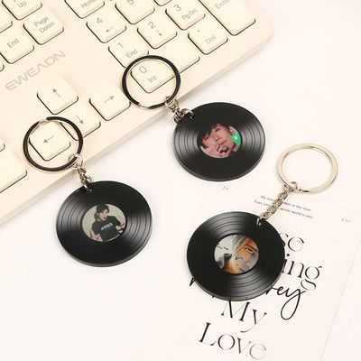 Διαφανή Custom Ακρυλικά Keychains Ανθεκτικό Μαύρο Άλμπουμ CD Τραγουδιστής Idol Τυπωμένο Με Μεταλλικό Δαχτυλίδι