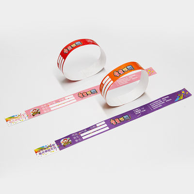 Εκδήλωση PP Συνθετικό χαρτί Custom Wristband Logo Εκτυπωμένο Ανθεκτικό στο νερό / ιδρώτα Πάρτι Εισαγωγή Πάρκου Εισόδου Πάρτες