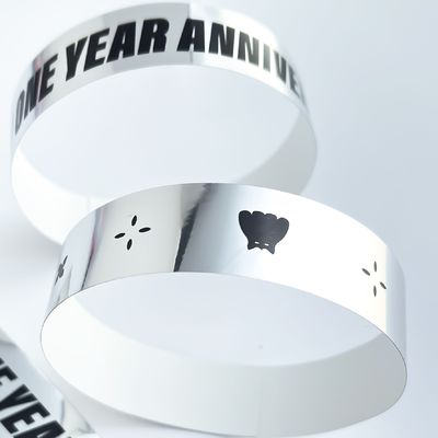 Ονισέξ πλαστικό χρωματικό λογότυπο Custom Service Event Glitter Ολογραφικό βραχιόλι σε πλαστικό