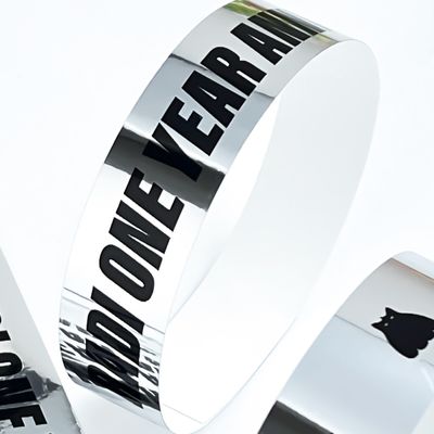 Μοντέρνο Ασημένιο Ολογραφικό Μίας Χρήσης Μαλακό Χάρτινο Βραχιόλι Glitter Style Εισιτήριο Εισόδου Εκδήλωσης με Εκτύπωση Λογοτύπου